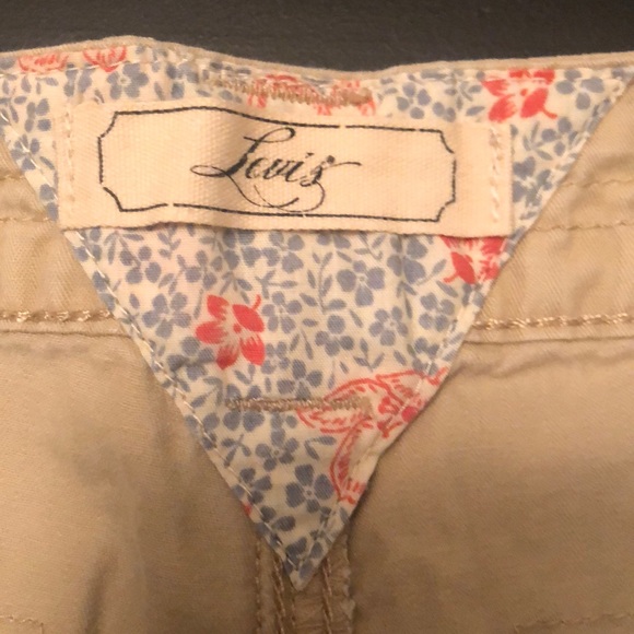 Women’s Levi’s khaki shorts - Picture 2 of 4